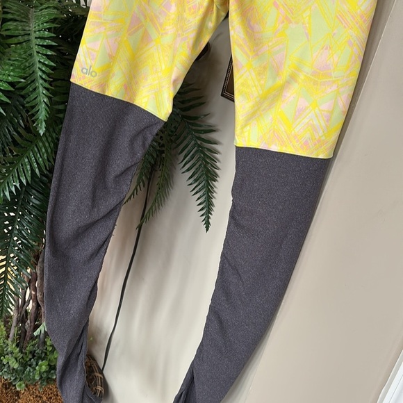 ALO Yoga Goddess Indio Zest High Waist Leggings Yellow Geometric & Gray Ribbed - Picture 12 of 16
